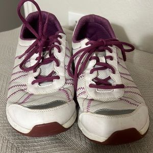 Vionic shoes, great support for tired feet